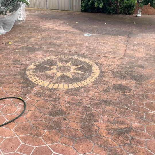 https://auchencleaningservices.com/wp-content/uploads/2024/12/braybrook-cold-water-high-pressure-cleaning-3-1-540x540.jpg